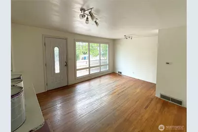 14301 Meridian Avenue N, Seattle, WA 98133 - Photo 4