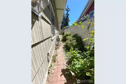 14301 Meridian Avenue N, Seattle, WA 98133 - Photo 14
