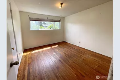 14301 Meridian Avenue N, Seattle, WA 98133 - Photo 8