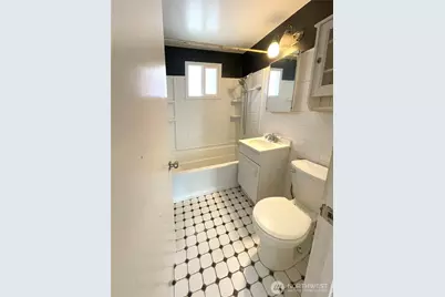 14301 Meridian Avenue N, Seattle, WA 98133 - Photo 6