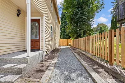 278 Lind Avenue NW, Renton, WA 98057 - Photo 2