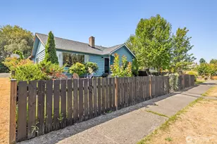 424 W 4th St, Port Angeles, WA 98362 - Photo 2