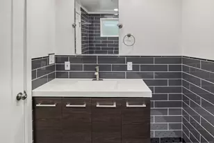 18210 Dayton Ave N, Shoreline, WA 98133 - Photo 14