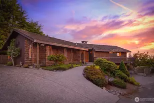360 Heather Rd, Everett, WA 98203 - Photo 2