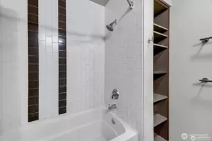 910 Lenora St, Seattle, WA 98121 - Photo 22