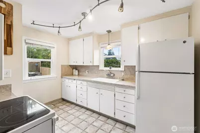 9417 44th Place NE, Seattle, WA 98115 - Photo 14