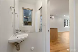 115 N 105th St, Seattle, WA 98133 - Photo 12