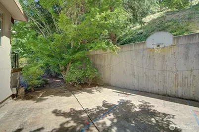 1605 73rd Avenue NE, Medina, WA 98039 - Photo 4