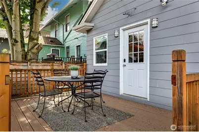 954 19th Avenue E, Seattle, WA 98112 - Photo 10