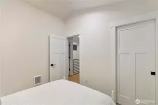 811 NE 125th St, Seattle, WA 98125 - Photo 26