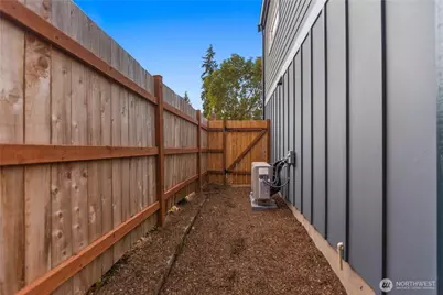 811 NE 125th Street #B, Seattle, WA 98125 - Photo 36