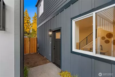 811 NE 125th Street #B, Seattle, WA 98125 - Photo 38