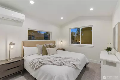 811 NE 125th Street #B, Seattle, WA 98125 - Photo 18