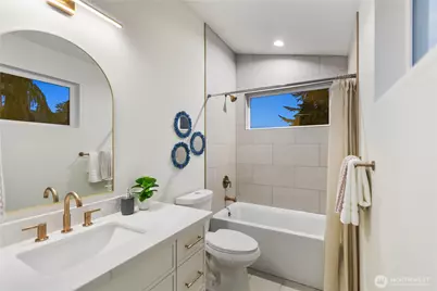 811 NE 125th Street #B, Seattle, WA 98125 - Photo 24