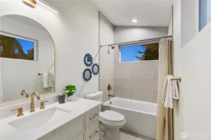 811 NE 125th St, Seattle, WA 98125 - Photo 24