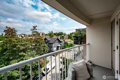 530 Melrose Avenue E #605, Seattle, WA 98102 - Photo 4