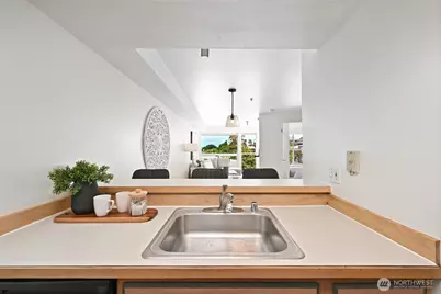 530 Melrose Avenue E #605, Seattle, WA 98102 - Photo 10