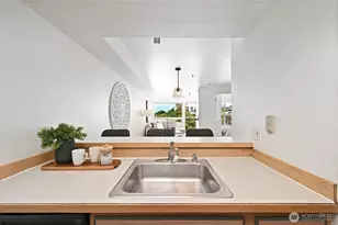 530 Melrose Ave E, Seattle, WA 98102 - Photo 10