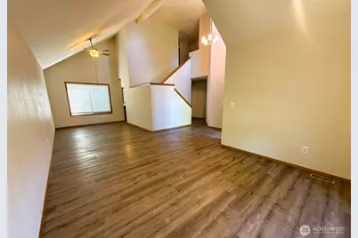 205 Spring Place, Enumclaw, WA 98022 - Photo 2