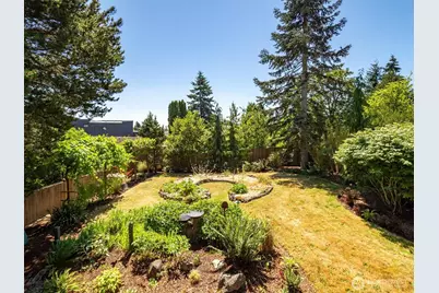 745 N 97th Street, Seattle, WA 98103 - Photo 32