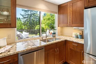 745 N 97th St, Seattle, WA 98103 - Photo 10