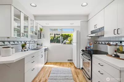 11406 NE 103rd Place, Kirkland, WA 98033 - Photo 6