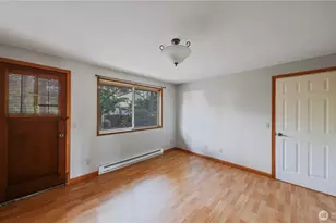 368 NW Columbia Dr, Oak Harbor, WA 98277 - Photo 6