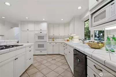 21926 SE 37th St, Sammamish, WA 98075 - Photo 12