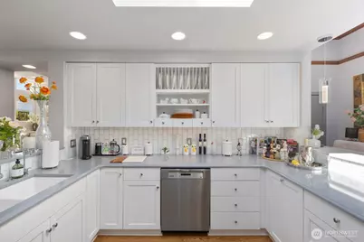 225 4th Avenue #A602, Kirkland, WA 98033 - Photo 8