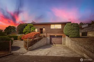 924 S 226th Pl, Des Moines, WA 98198 - Photo 1