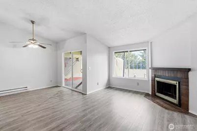 4002 S 158th Street, Tukwila, WA 98188 - Photo 2