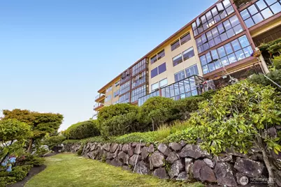 3100 W Commodore Way #305, Seattle, WA 98199 - Photo 36