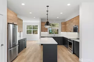 756 NW Holly St, Issaquah, WA 98027 - Photo 2