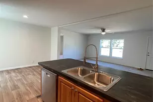 1603 Park Ave, Raymond, WA 98577 - Photo 10