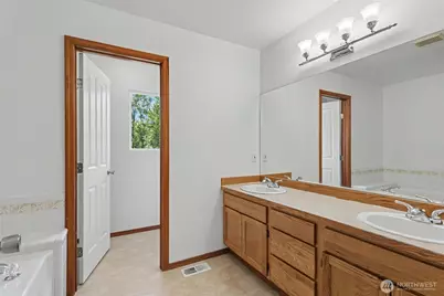 18663 Rainier View Road SE, Monroe, WA 98272 - Photo 12