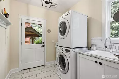 8724 NE Laughing Salmon Lane, Bainbridge Island, WA 98110 - Photo 18