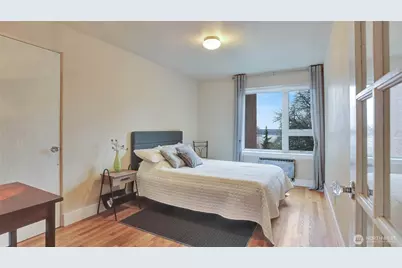 530 W Olympic Place #304, Seattle, WA 98119 - Photo 4
