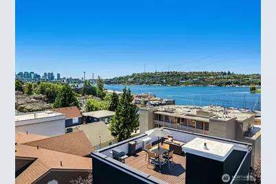 2723 Yale Terrace Avenue E, Seattle, WA 98102 - Photo 1