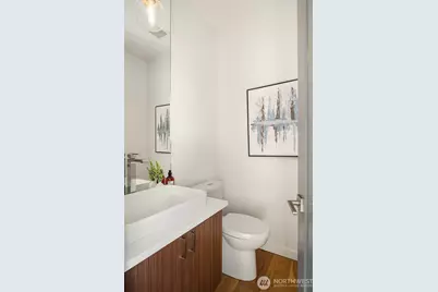 2723 Yale Terrace Avenue E, Seattle, WA 98102 - Photo 16