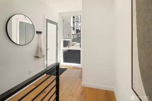 2723 Yale Terrace Ave E, Seattle, WA 98102 - Photo 4