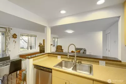 8240 126th Avenue NE #A101, Kirkland, WA 98033 - Photo 10