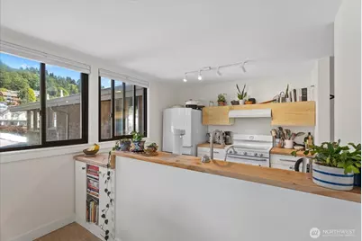 3717 Beach Drive SW #303, Seattle, WA 98116 - Photo 6