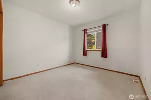 5210 S 3rd Ave, Everett, WA 98201 - Photo 8
