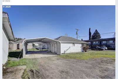 105 Redpath Street, Kelso, WA 98675 - Photo 2