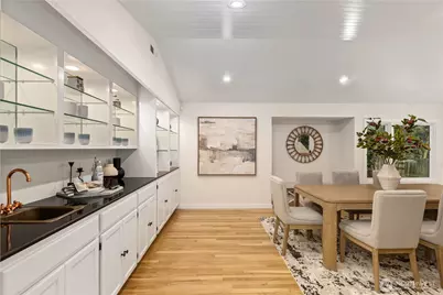 10527 SE 27th Street, Beaux Arts Village, WA 98004 - Photo 8