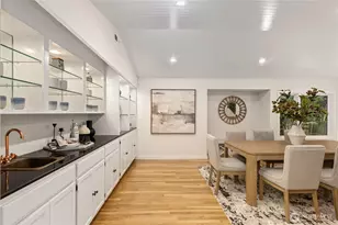 10527 SE 27th St, Beaux Arts Village, WA 98004 - Photo 8