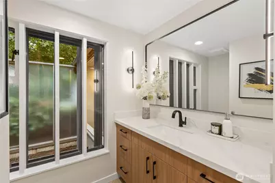 10527 SE 27th Street, Beaux Arts Village, WA 98004 - Photo 18