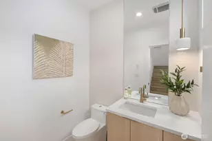 9024 Corliss Ave N, Seattle, WA 98103 - Photo 26