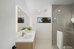 9024 Corliss Ave N, Seattle, WA 98103 - Photo 14