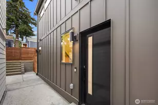 9024 Corliss Ave N, Seattle, WA 98103 - Photo 2